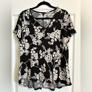 Sami & Jo Black and White Floral Scoop Neck Top with Black Trim size PXL